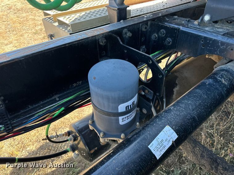 image for item LR9510 2007 International 9200i semi truck