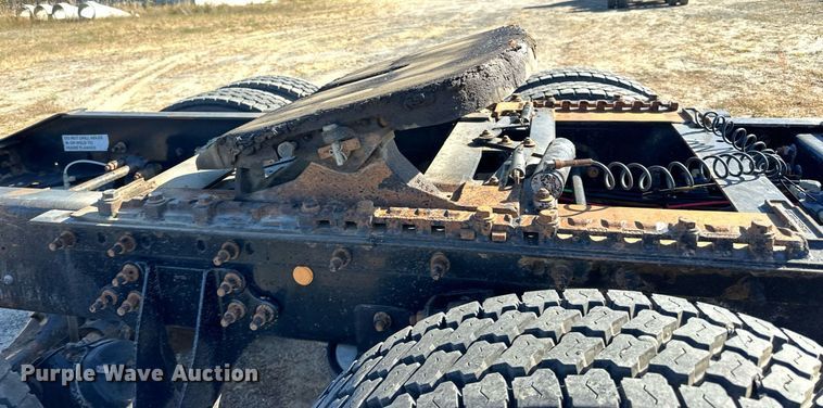 image for item LR9510 2007 International 9200i semi truck