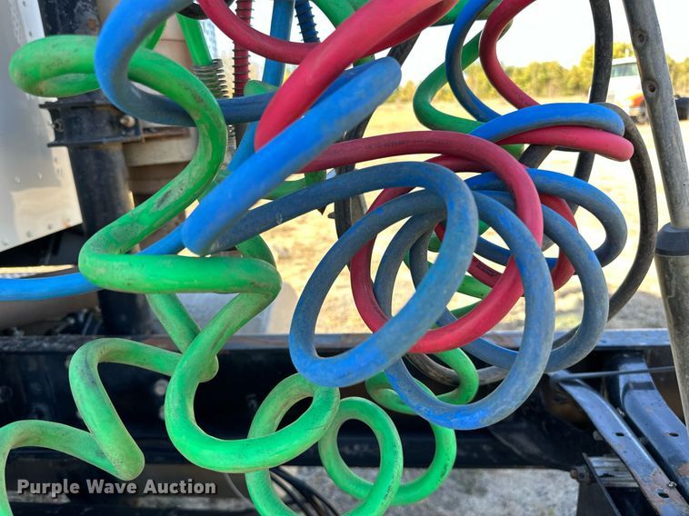 image for item LR9510 2007 International 9200i semi truck