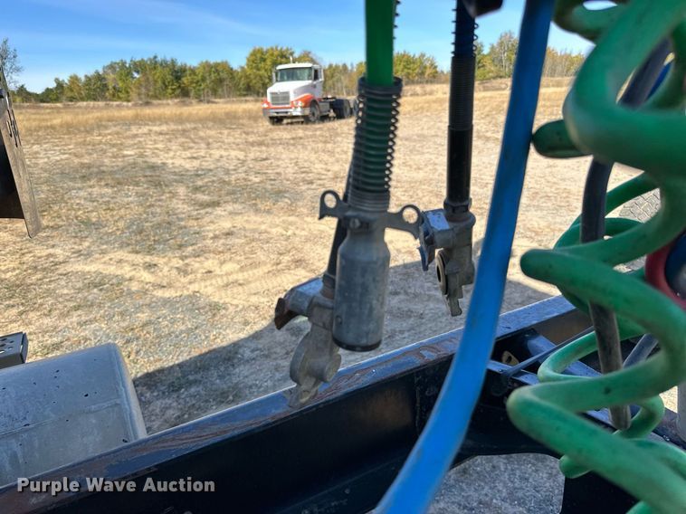 image for item LR9510 2007 International 9200i semi truck