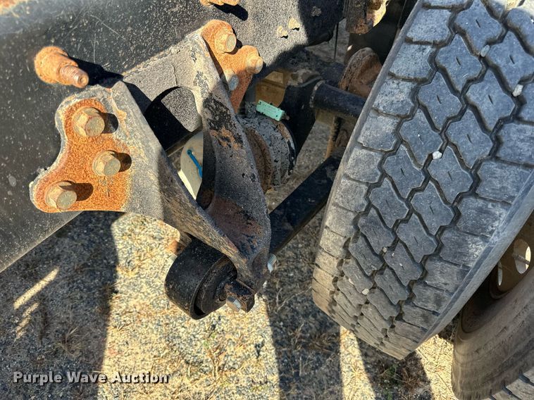 image for item LR9510 2007 International 9200i semi truck