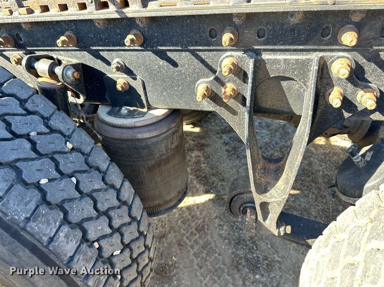 image for item LR9510 2007 International 9200i semi truck