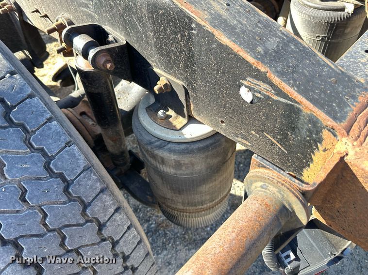 image for item LR9510 2007 International 9200i semi truck