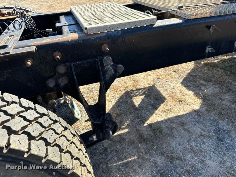 image for item LR9510 2007 International 9200i semi truck