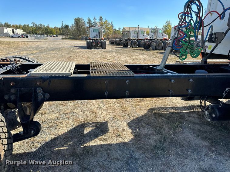 image for item LR9510 2007 International 9200i semi truck