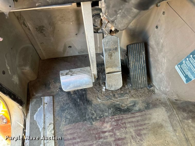 image for item LR9510 2007 International 9200i semi truck