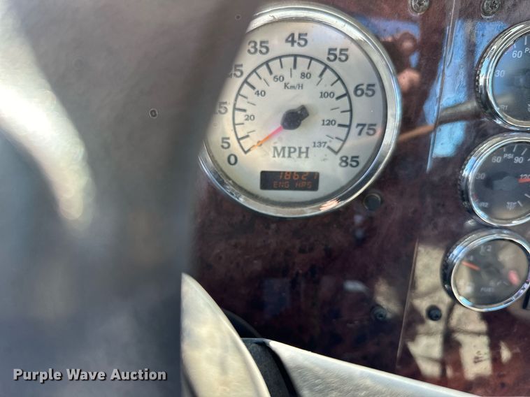 image for item LR9510 2007 International 9200i semi truck