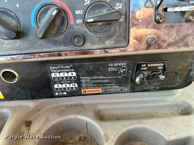 image for item LR9510 2007 International 9200i semi truck