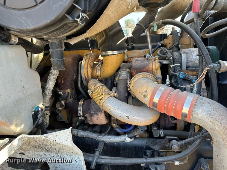 image for item LR9510 2007 International 9200i semi truck