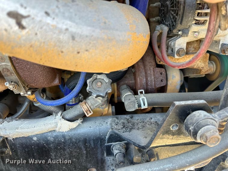 image for item LR9510 2007 International 9200i semi truck