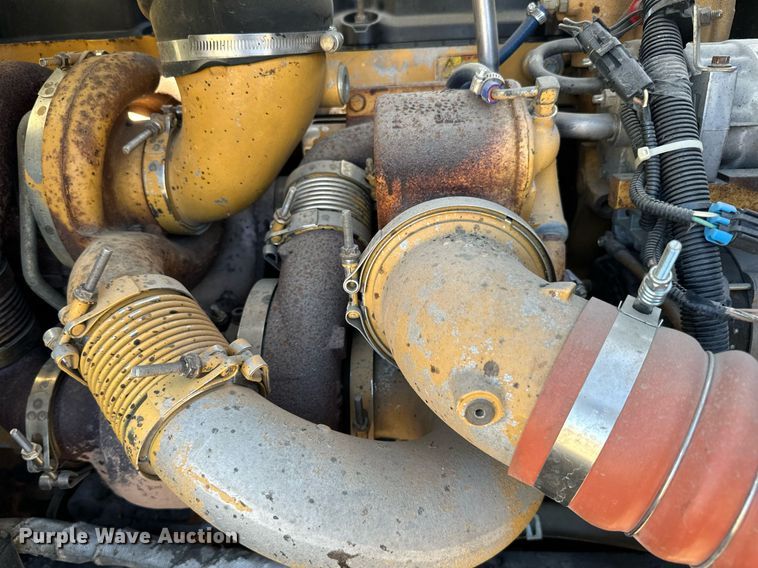 image for item LR9510 2007 International 9200i semi truck