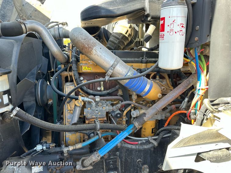 image for item LR9510 2007 International 9200i semi truck