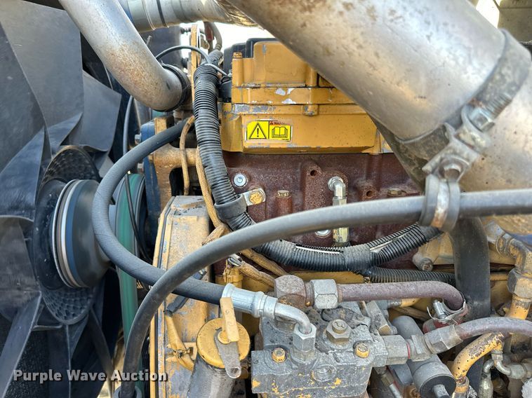 image for item LR9510 2007 International 9200i semi truck