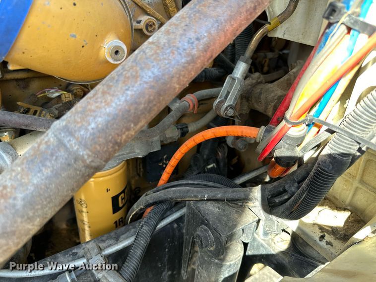 image for item LR9510 2007 International 9200i semi truck