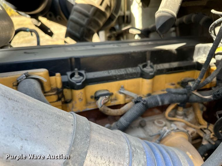 image for item LR9510 2007 International 9200i semi truck