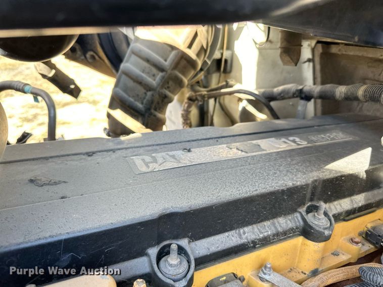 image for item LR9510 2007 International 9200i semi truck