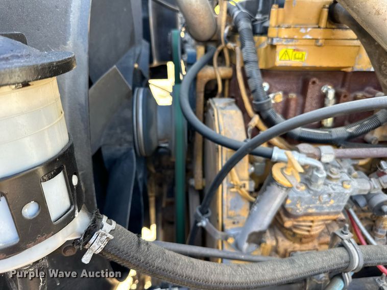 image for item LR9510 2007 International 9200i semi truck