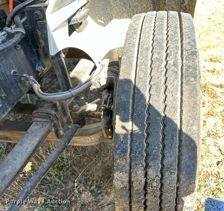 image for item LR9510 2007 International 9200i semi truck