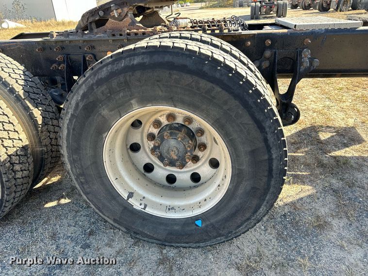 image for item LR9510 2007 International 9200i semi truck