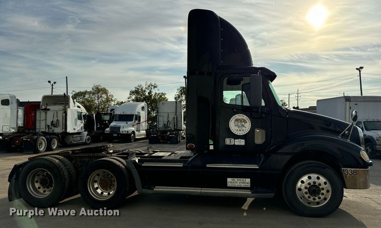 image for item OG9670 2010 Freightliner  Columbia  semi truck