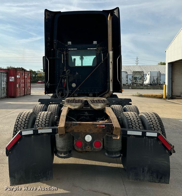 image for item OG9670 2010 Freightliner  Columbia  semi truck