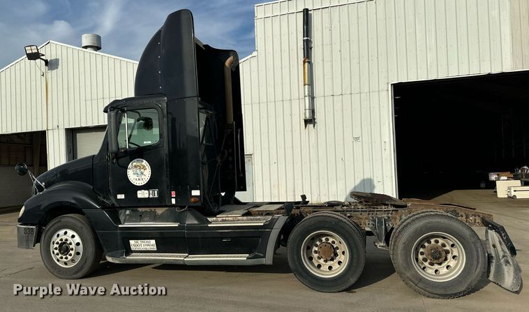 image for item OG9670 2010 Freightliner  Columbia  semi truck