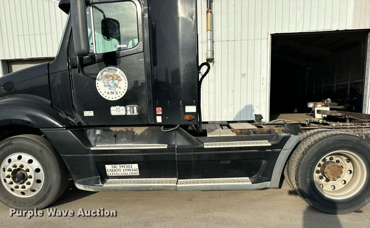 image for item OG9670 2010 Freightliner  Columbia  semi truck