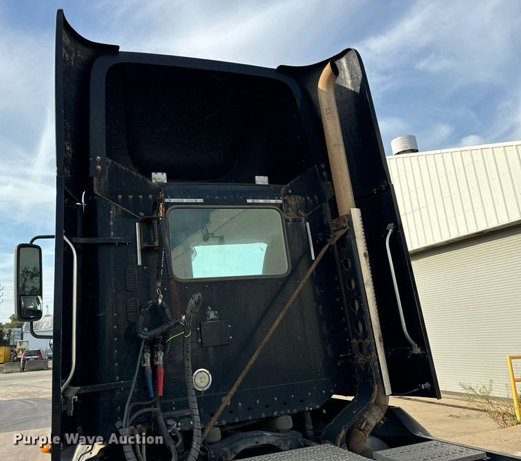 image for item OG9670 2010 Freightliner  Columbia  semi truck