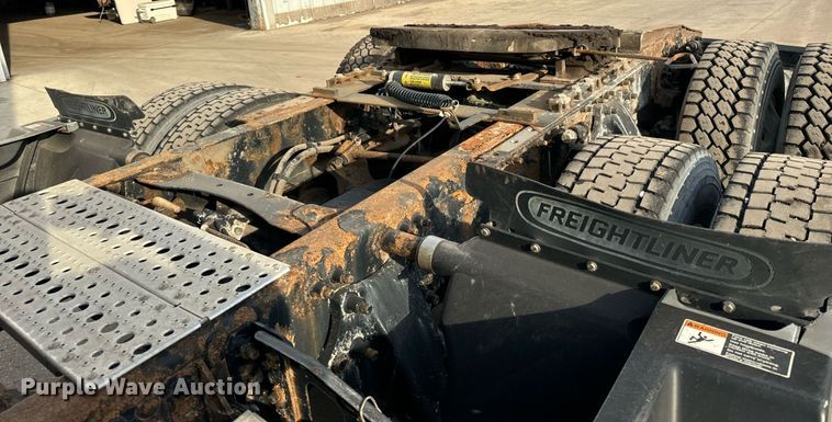 image for item OG9670 2010 Freightliner  Columbia  semi truck