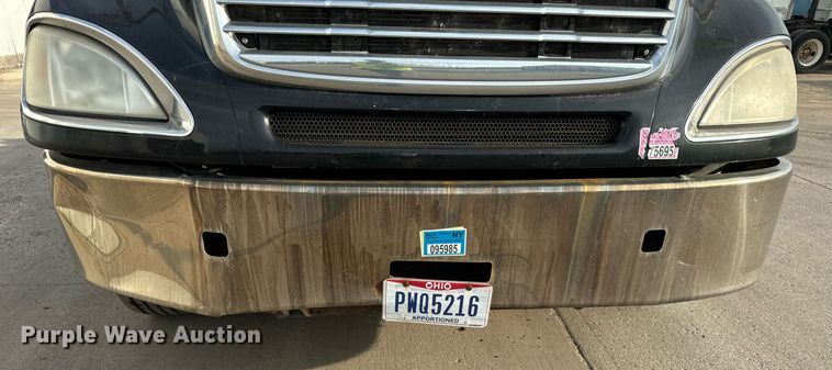 image for item OG9670 2010 Freightliner  Columbia  semi truck