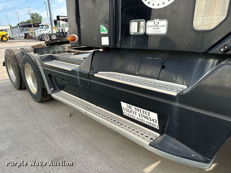 image for item OG9670 2010 Freightliner  Columbia  semi truck