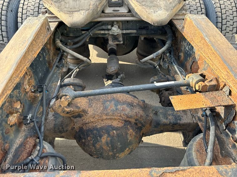 image for item OG9670 2010 Freightliner  Columbia  semi truck