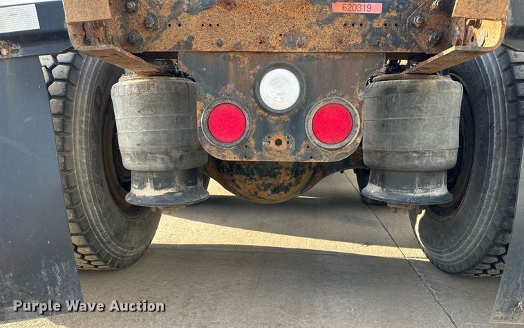 image for item OG9670 2010 Freightliner  Columbia  semi truck