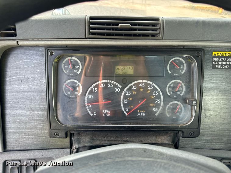 image for item OG9670 2010 Freightliner  Columbia  semi truck