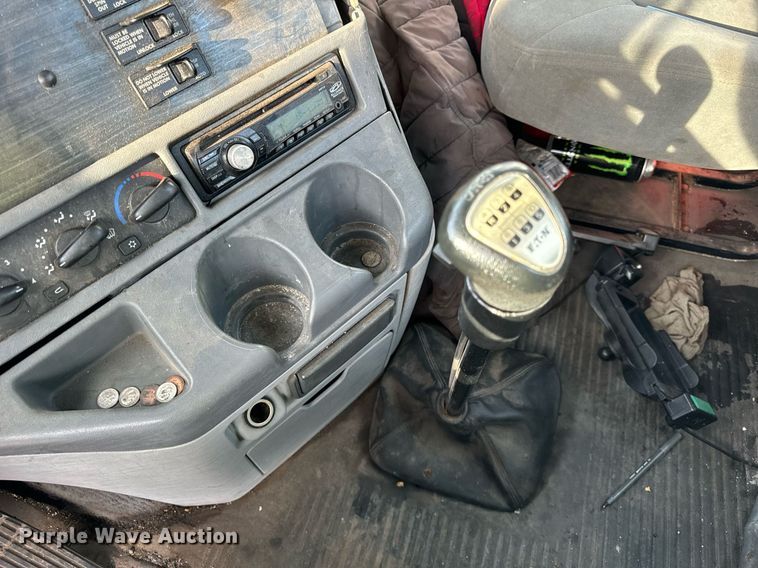 image for item OG9670 2010 Freightliner  Columbia  semi truck