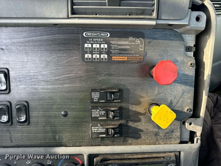 image for item OG9670 2010 Freightliner  Columbia  semi truck