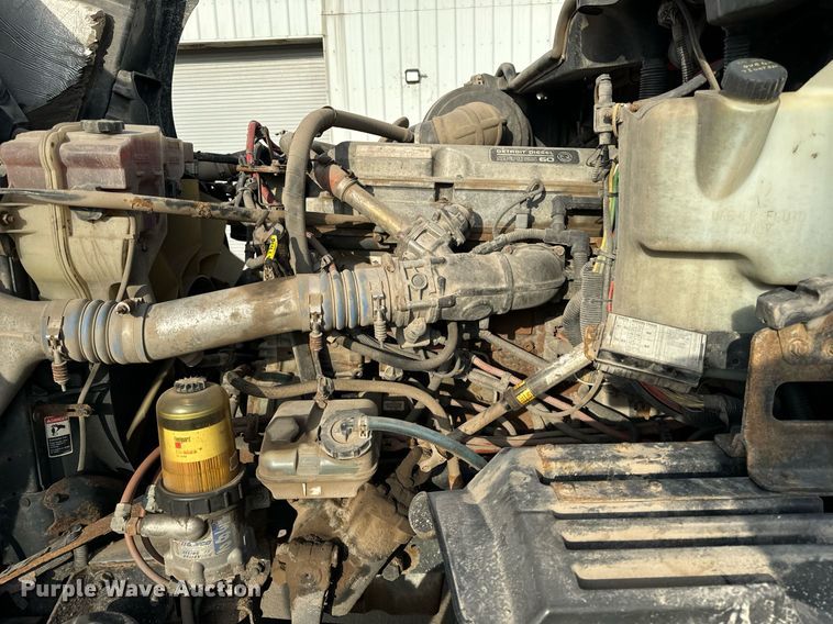 image for item OG9670 2010 Freightliner  Columbia  semi truck