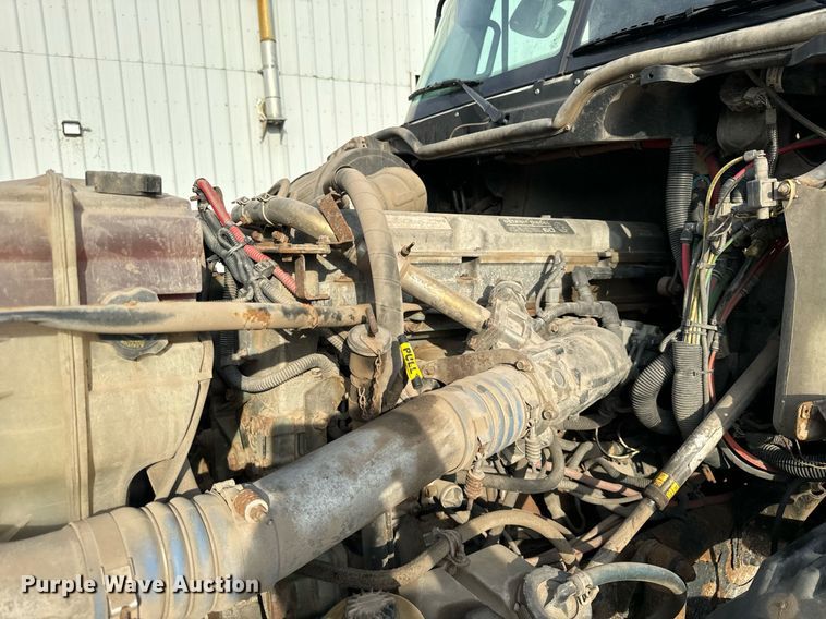 image for item OG9670 2010 Freightliner  Columbia  semi truck