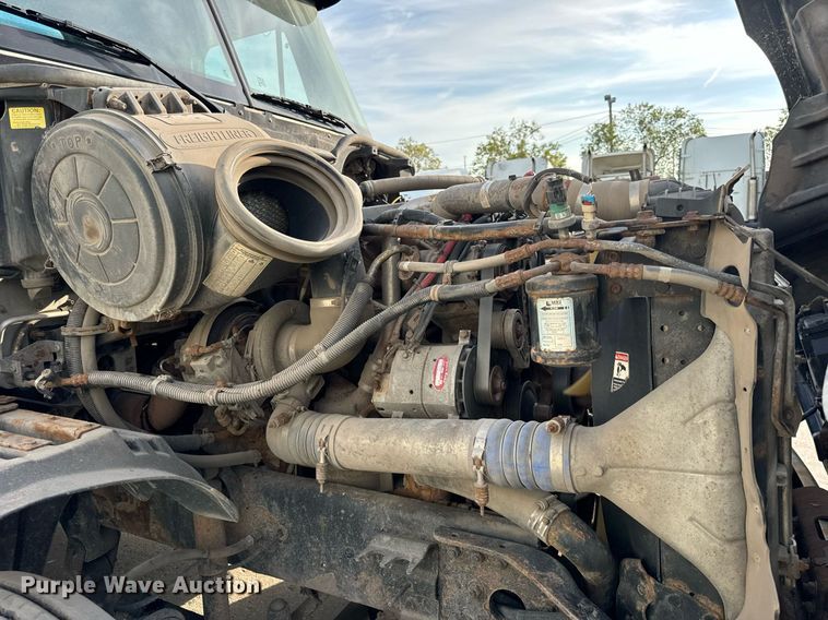 image for item OG9670 2010 Freightliner  Columbia  semi truck