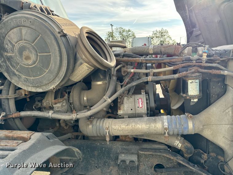 image for item OG9670 2010 Freightliner  Columbia  semi truck