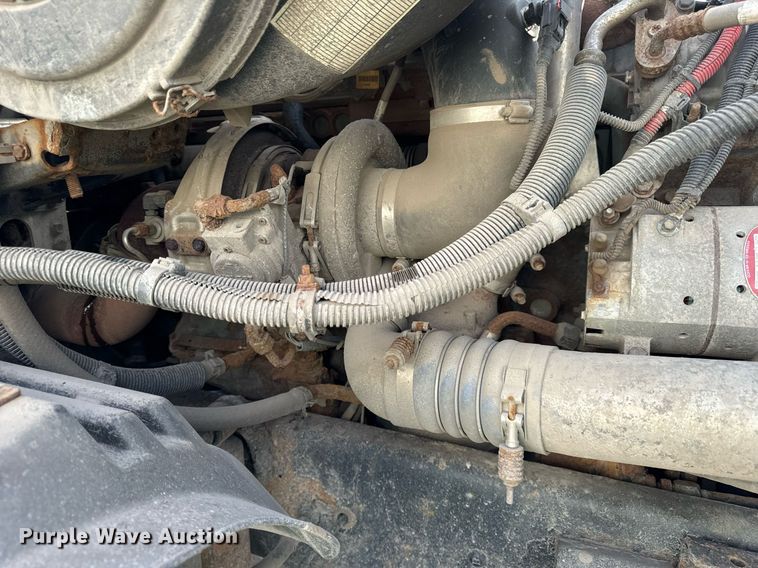 image for item OG9670 2010 Freightliner  Columbia  semi truck