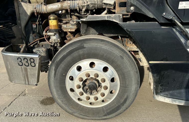 image for item OG9670 2010 Freightliner  Columbia  semi truck