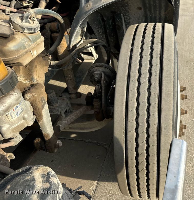 image for item OG9670 2010 Freightliner  Columbia  semi truck