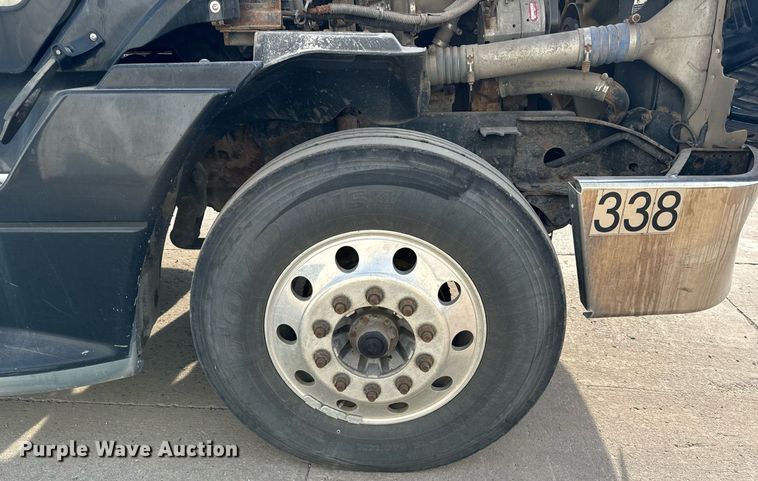 image for item OG9670 2010 Freightliner  Columbia  semi truck