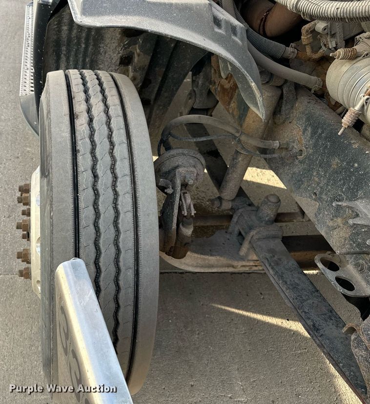 image for item OG9670 2010 Freightliner  Columbia  semi truck