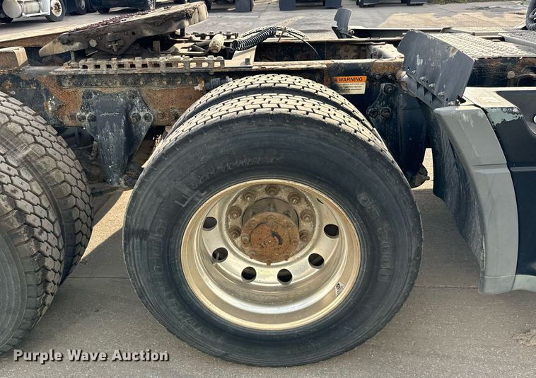 image for item OG9670 2010 Freightliner  Columbia  semi truck