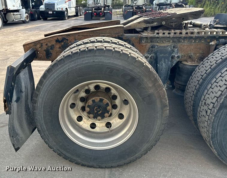 image for item OG9670 2010 Freightliner  Columbia  semi truck