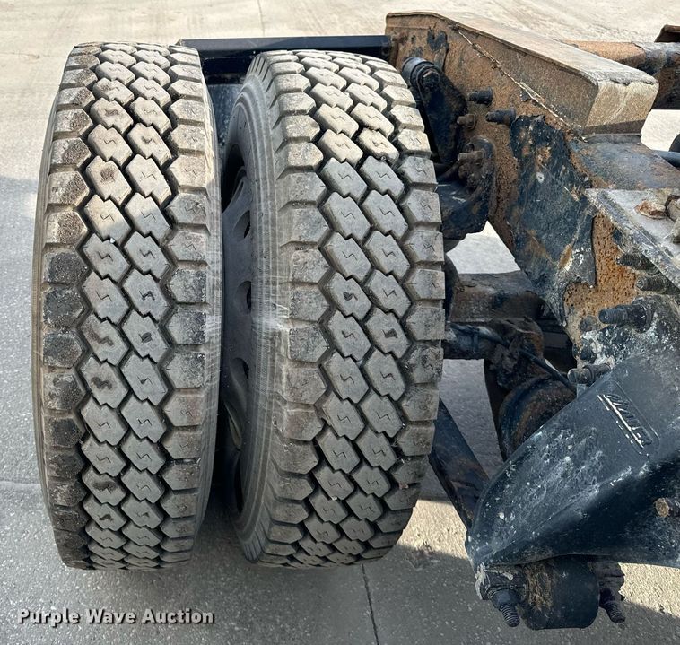 image for item OG9670 2010 Freightliner  Columbia  semi truck