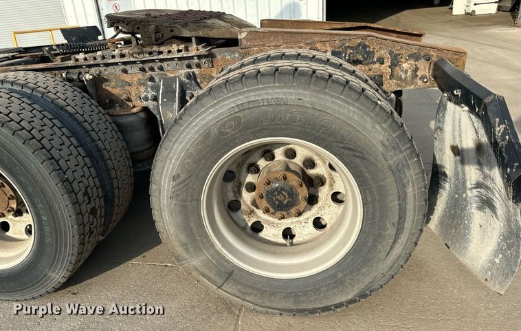 image for item OG9670 2010 Freightliner  Columbia  semi truck