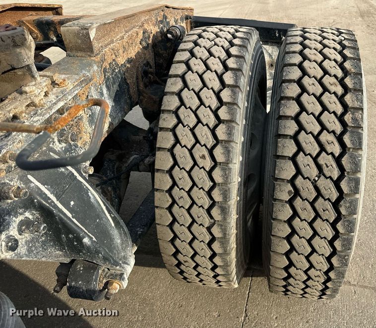 image for item OG9670 2010 Freightliner  Columbia  semi truck